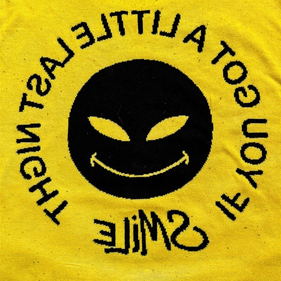 X-Large Black and Yellow Reversible Rip N Dip Sweater - Picture 5 of 7